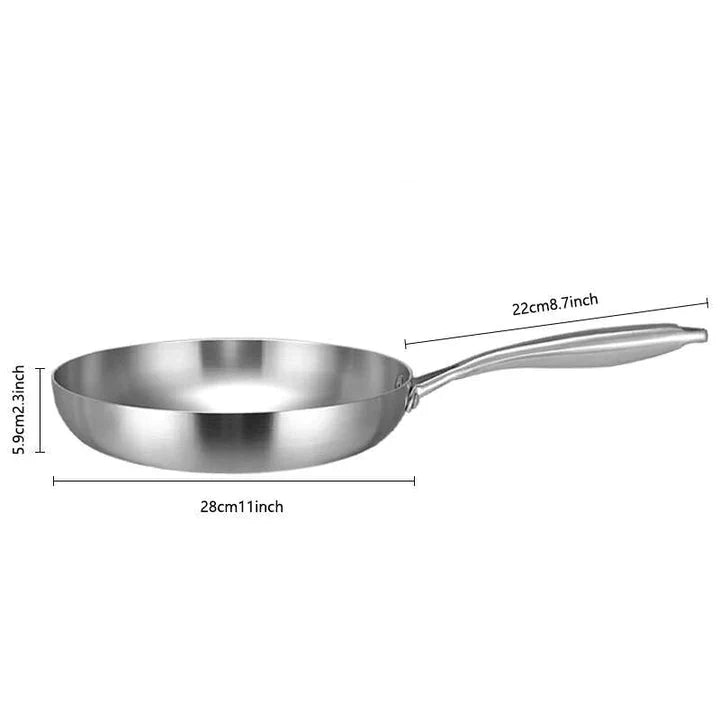 Tegning af stegepanden set fra siden med mål for diameter på 28 cm, højde og grebets længde