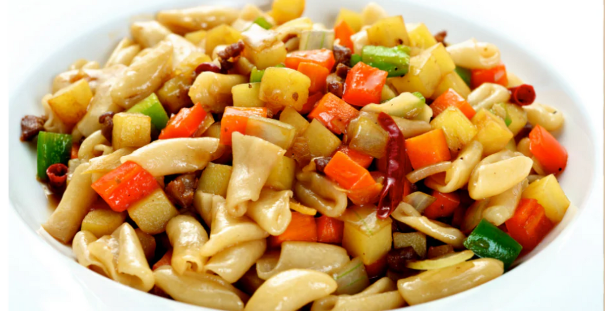 Sichuan-kylling med nudler: en wokret, der gør indtryk