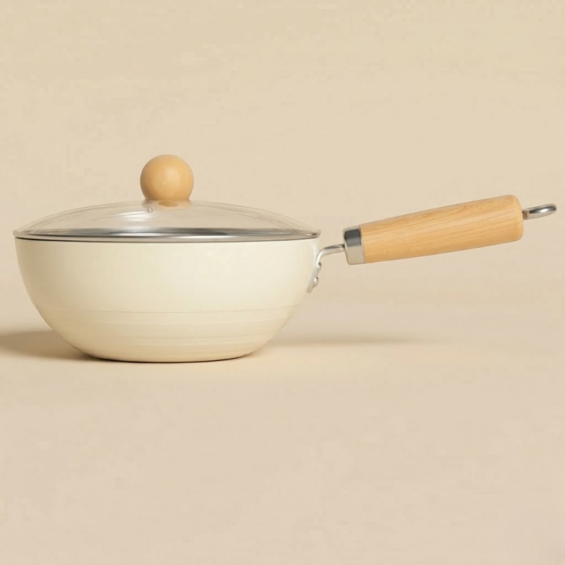 Keramisk wok med glaslåg og rund lys knop, set fra siden på beige baggrund