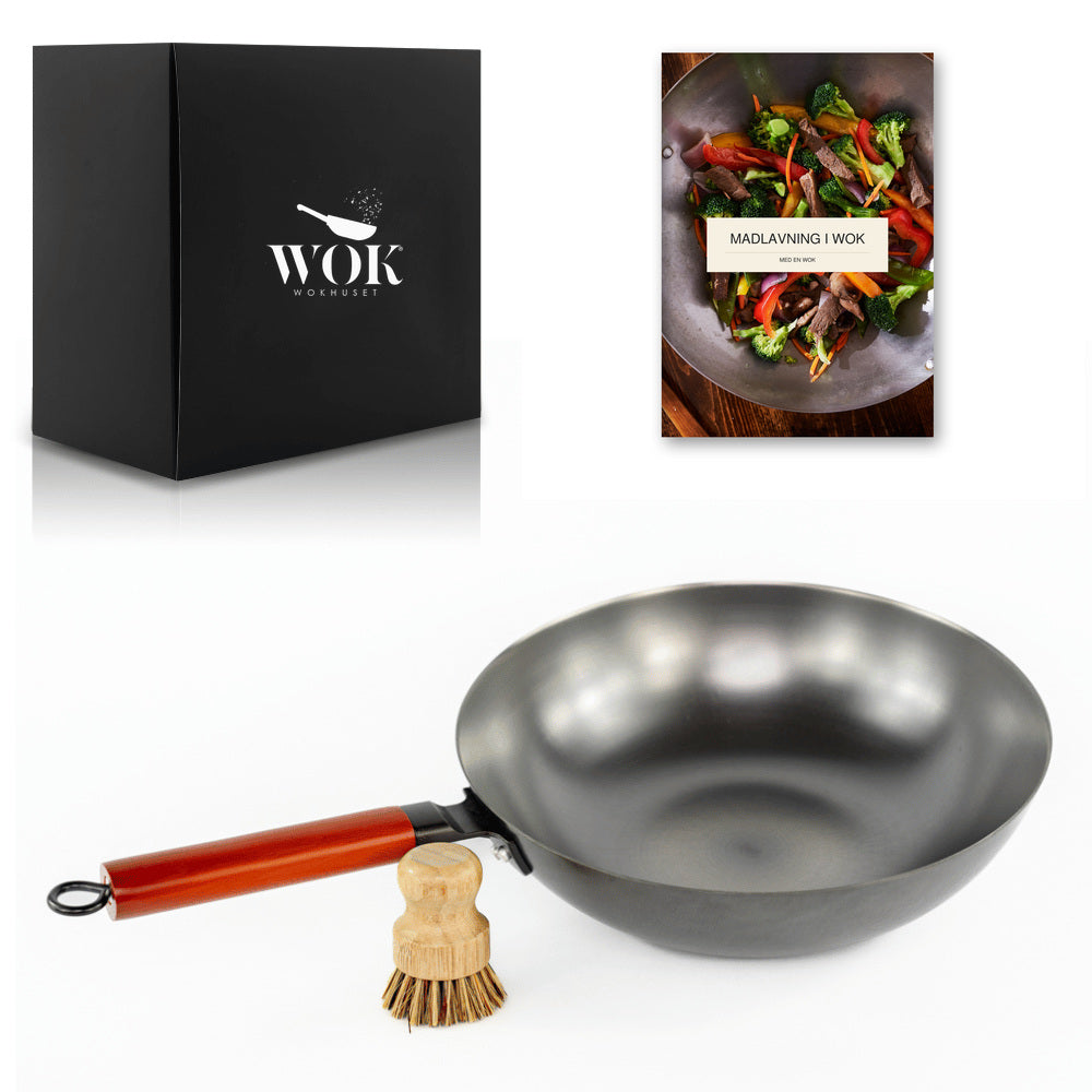 Le Sahami wok kit: wok med rødbrunt skaft, rund opvaskebørste og forsiden af e-bogen på hvid baggrund